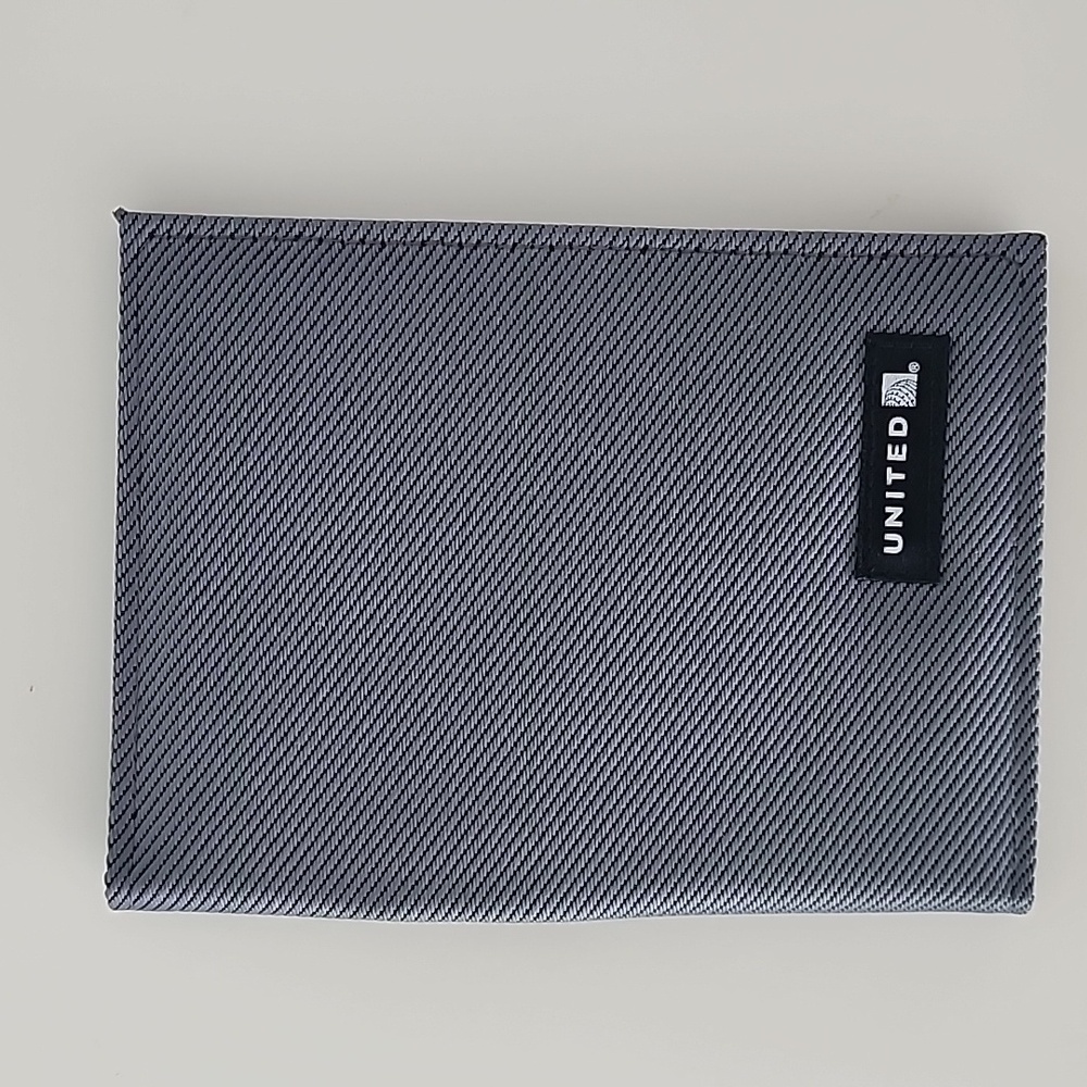 United Airlines Passport /Cards Holder, Featuring Boeing 787 Dreamliner